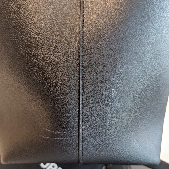 Saint Laurent East/West Black Leather Tote - Picture 5 of 9